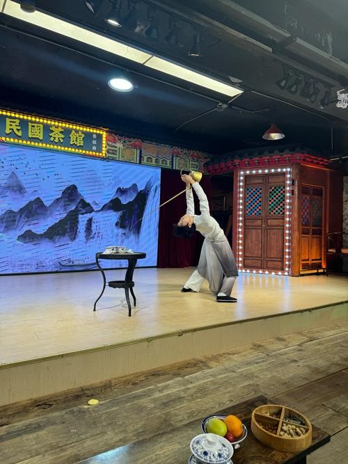 解锁成都喝茶新姿势，茶馆舞台，好水剧本——探寻城市文化与品茗艺术的完美融合。